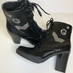 G BY GUESS BLACK HEELED COMBAT BOOTS SIZE 10M